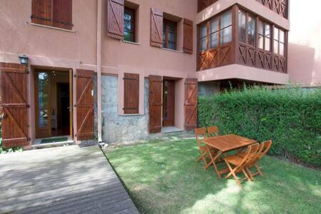 Apartamento Con Jardin - Montana Park Enveitg Luaran gambar